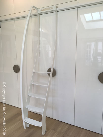 Echelle marches en verre et éclairage LED - Création jluc Chevallier - La Stylique Paris